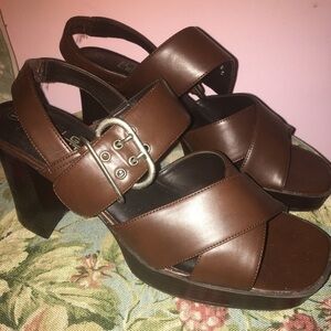 Nwot Chunky heels